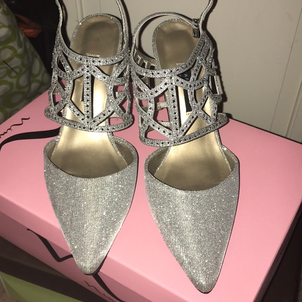 Beautiful sparkly silver heels